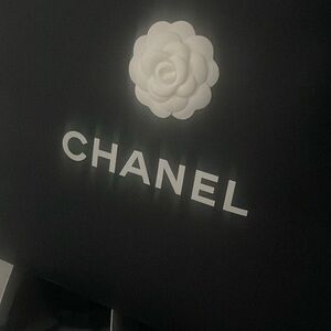 Selling my Chanel silk scarf, used once and never wore again, perfect condition.